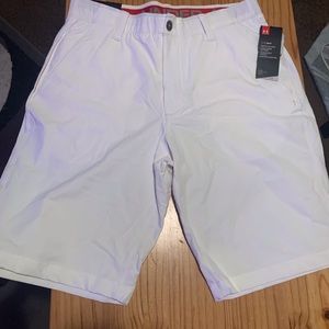 NWT Under Armour white golf shorts size 32
